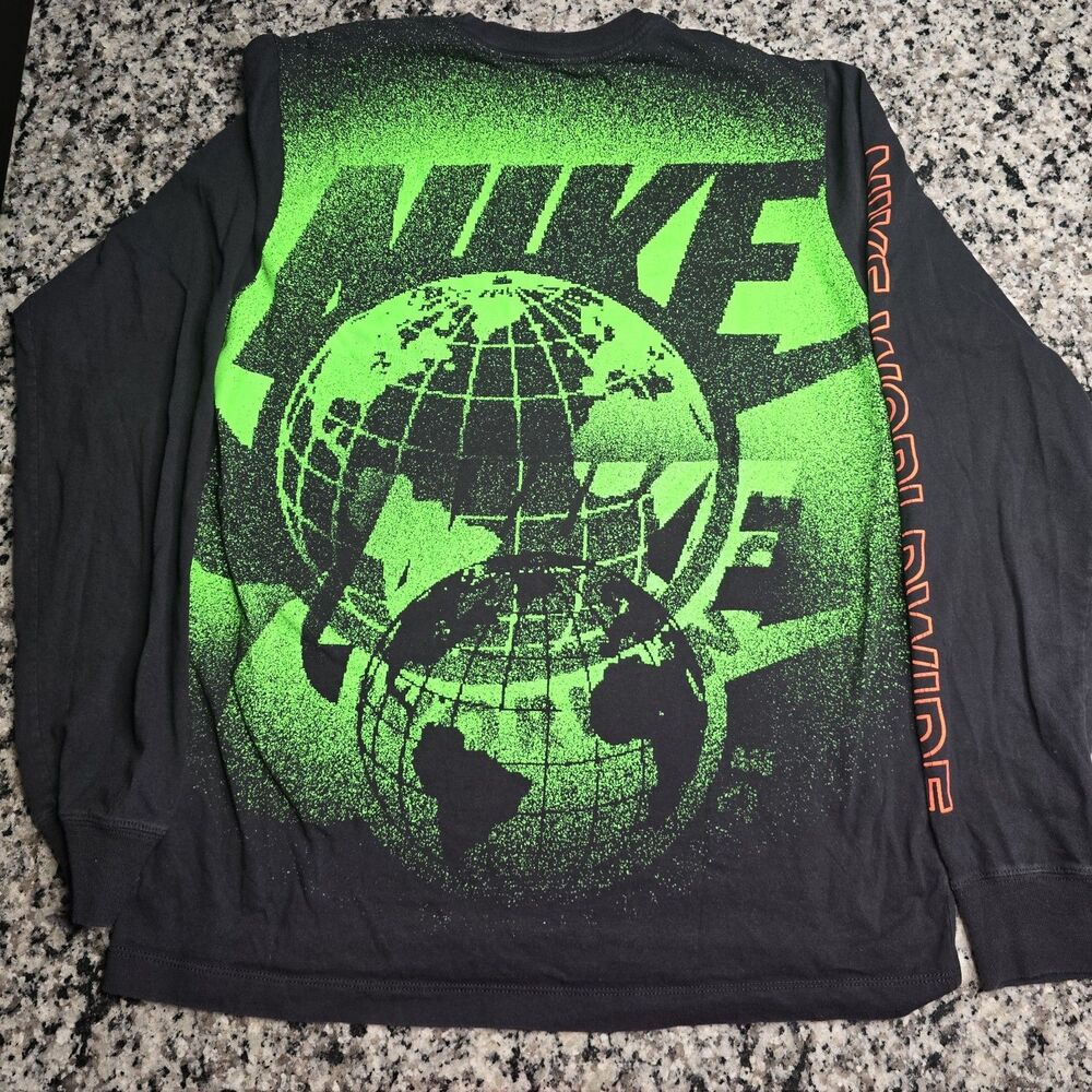 Nike Worldwide Shirt Mens M Black Globe Graphic Long Sleeve Tee T-Shirt